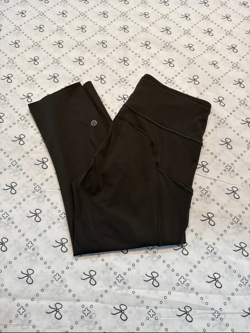 Lululemon Green Cropped mid rise Leggings size 6
